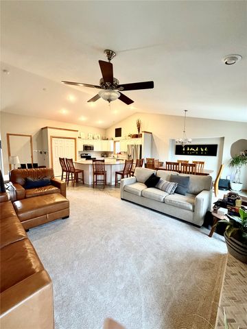 4385 Meadow Valley Drive, West Des Moines, IA 50265