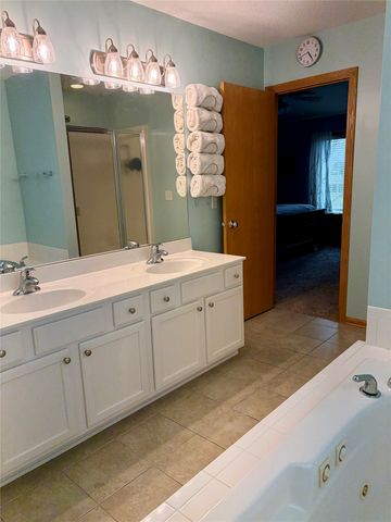 4385 Meadow Valley Drive, West Des Moines, IA 50265