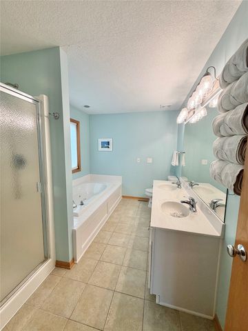 4385 Meadow Valley Drive, West Des Moines, IA 50265