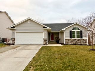 4385 Meadow Valley Drive, West Des Moines, IA 50265