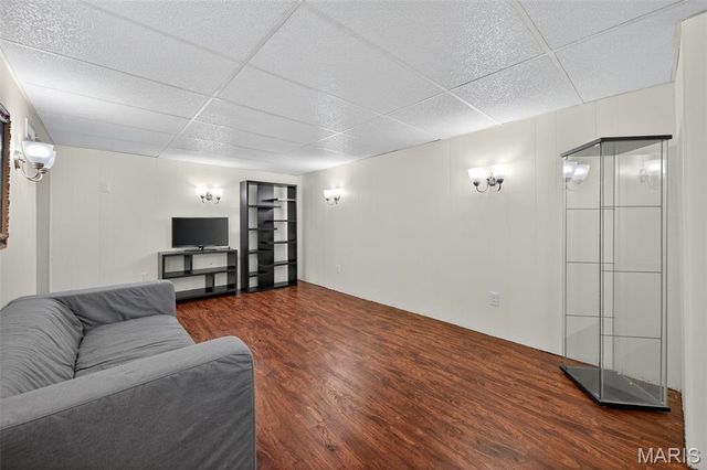 723 Crompton Court, St Louis, MO 63126