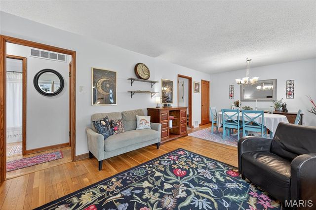 723 Crompton Court, St Louis, MO 63126