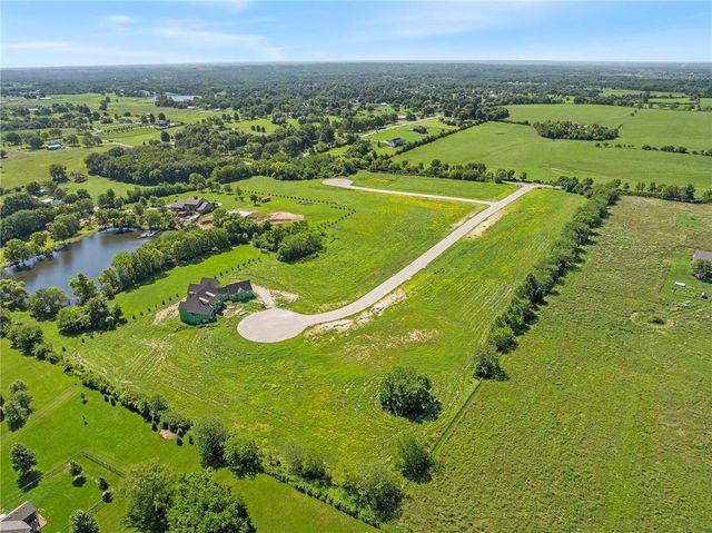 13308 Winner's Circle, Smithville, MO 64089