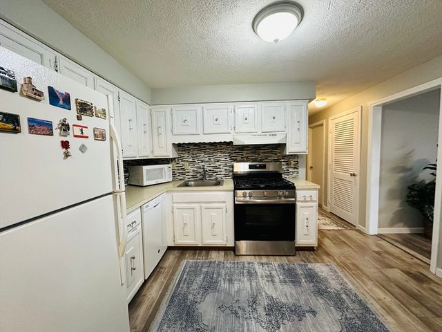 47 Apache Way 47, Tewksbury, MA 01876