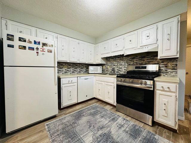 47 Apache Way 47, Tewksbury, MA 01876