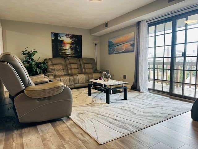 47 Apache Way 47, Tewksbury, MA 01876