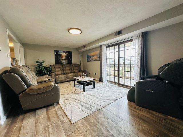 47 Apache Way 47, Tewksbury, MA 01876