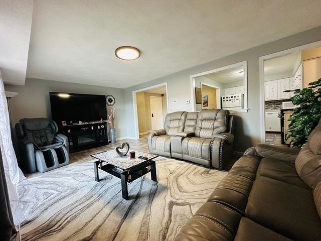 47 Apache Way 47, Tewksbury, MA 01876