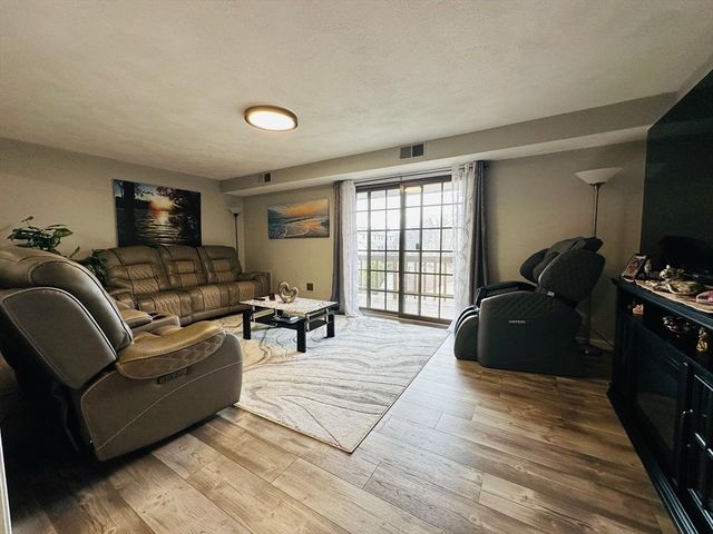 47 Apache Way 47, Tewksbury, MA 01876