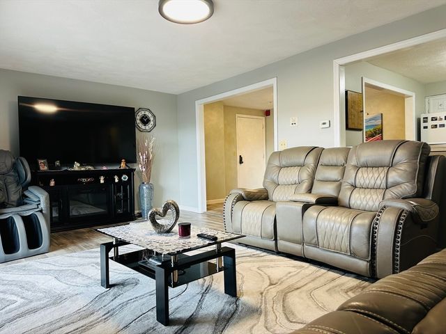 47 Apache Way 47, Tewksbury, MA 01876