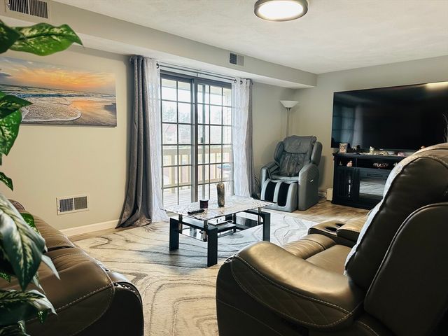 47 Apache Way 47, Tewksbury, MA 01876