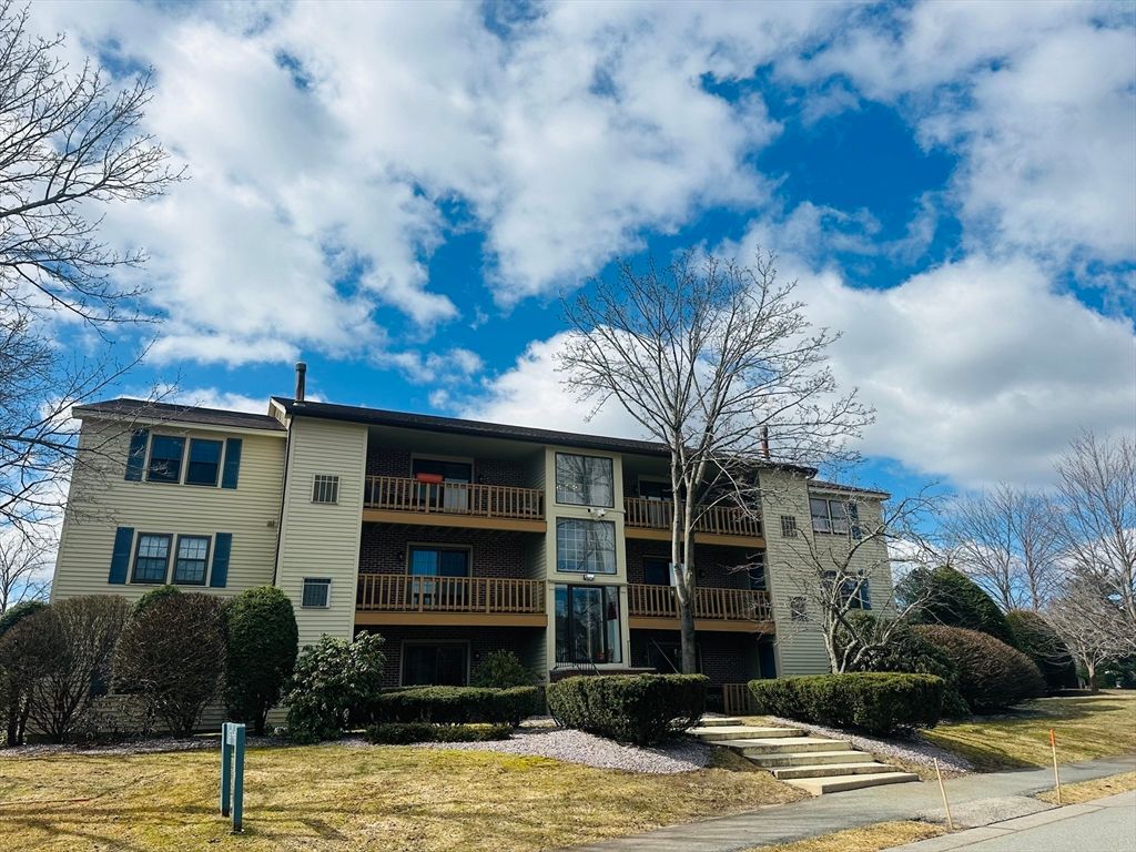 47 Apache Way 47, Tewksbury, MA 01876