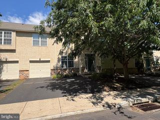 208 CASTLE DR, North Wales, PA 19454