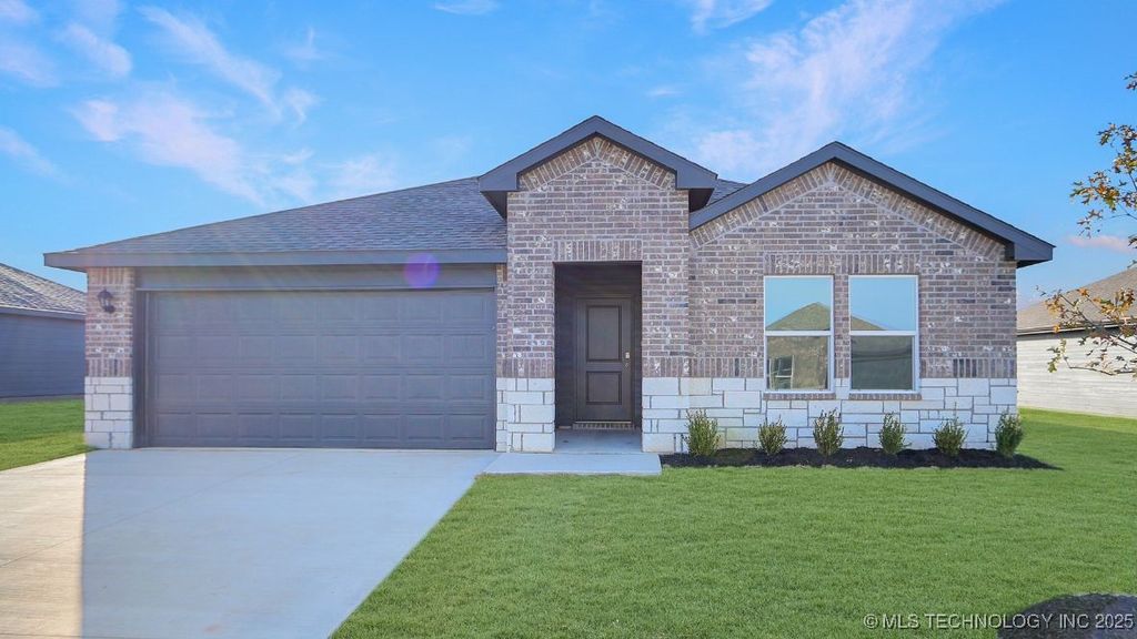 8605 E El Paso Street, Broken Arrow, OK 74014
