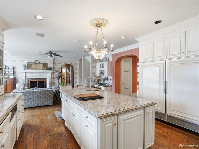 3075 Heron Pointe Drive, Bloomfield Hills, MI 48302