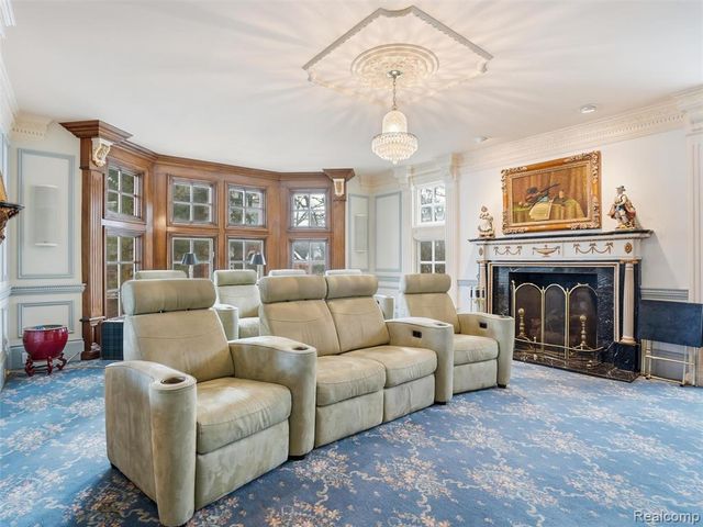 3075 Heron Pointe Drive, Bloomfield Hills, MI 48302