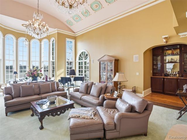 3075 Heron Pointe Drive, Bloomfield Hills, MI 48302