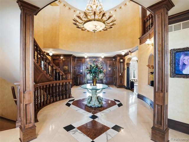 3075 Heron Pointe Drive, Bloomfield Hills, MI 48302