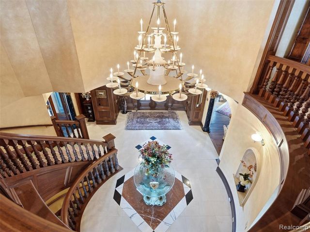 3075 Heron Pointe Drive, Bloomfield Hills, MI 48302