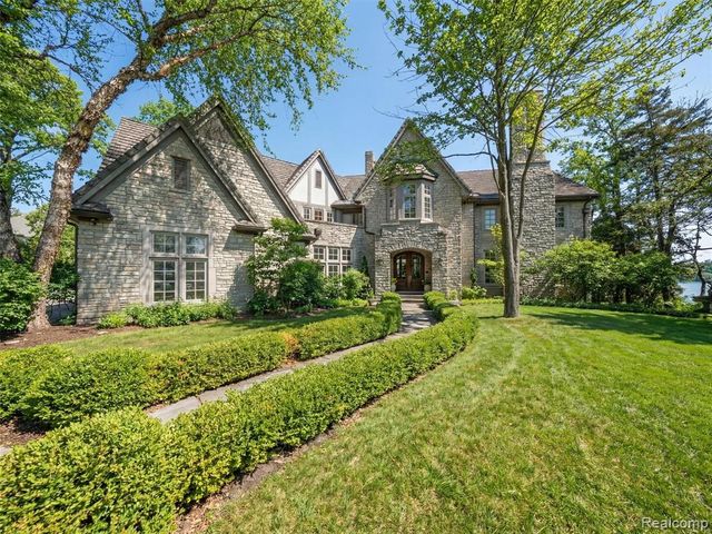 3075 Heron Pointe Drive, Bloomfield Hills, MI 48302