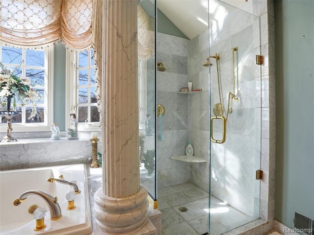 3075 Heron Pointe Drive, Bloomfield Hills, MI 48302