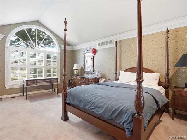 3075 Heron Pointe Drive, Bloomfield Hills, MI 48302
