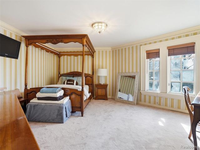3075 Heron Pointe Drive, Bloomfield Hills, MI 48302