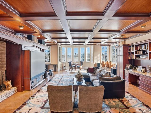 3075 Heron Pointe Drive, Bloomfield Hills, MI 48302