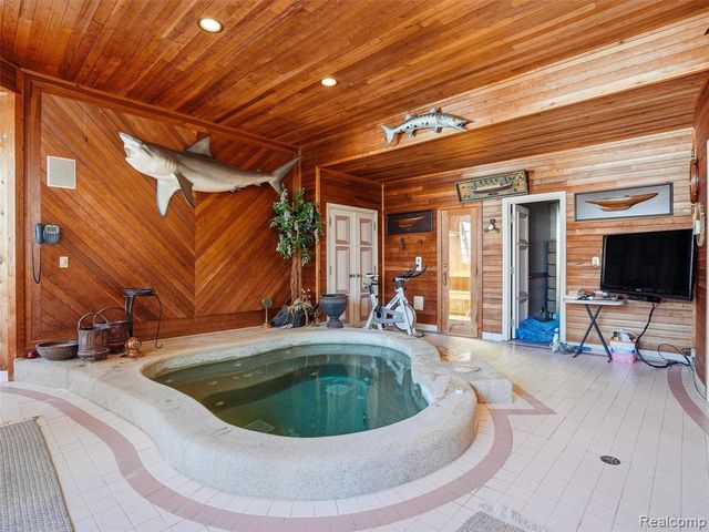 3075 Heron Pointe Drive, Bloomfield Hills, MI 48302