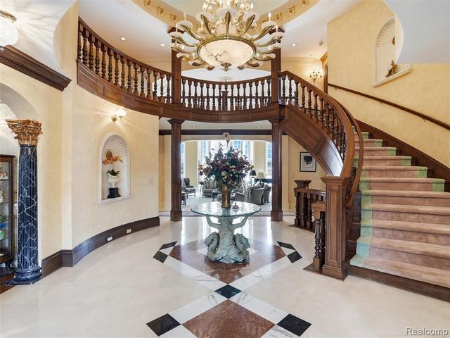 3075 Heron Pointe Drive, Bloomfield Hills, MI 48302