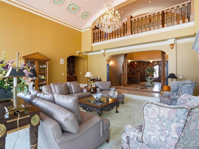 3075 Heron Pointe Drive, Bloomfield Hills, MI 48302