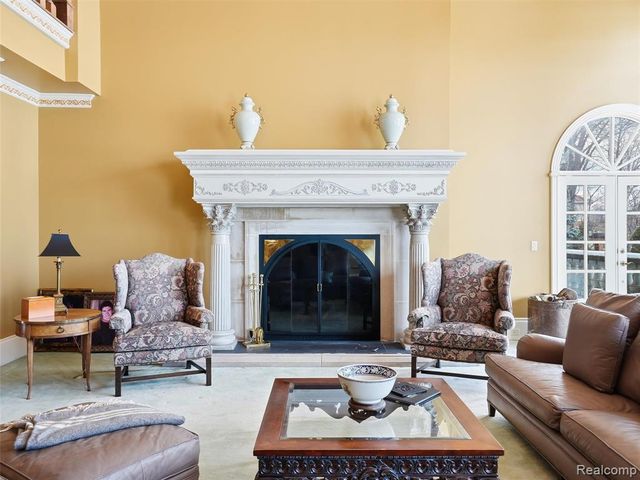 3075 Heron Pointe Drive, Bloomfield Hills, MI 48302