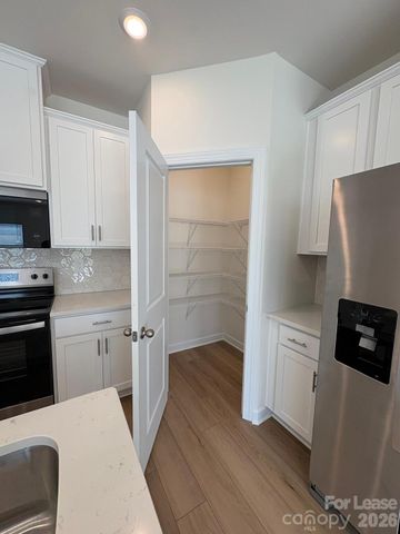 9025 Foggy Brook Loop, Charlotte, NC 28216