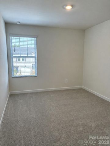 9025 Foggy Brook Loop, Charlotte, NC 28216