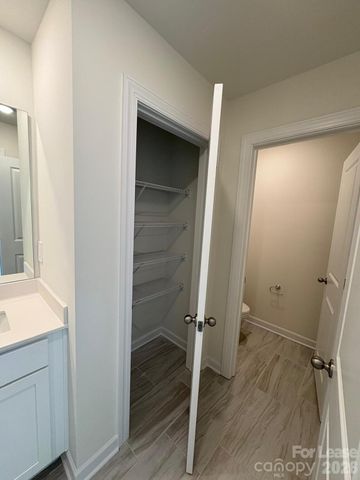 9025 Foggy Brook Loop, Charlotte, NC 28216