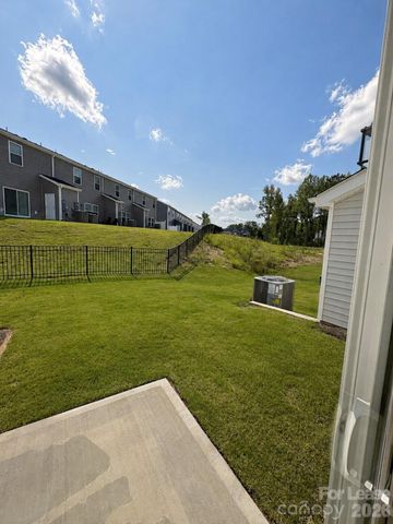 9025 Foggy Brook Loop, Charlotte, NC 28216