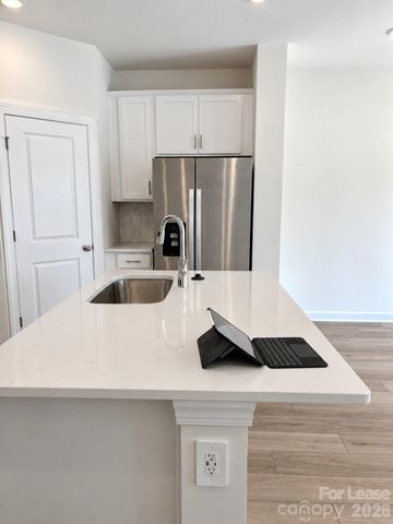 9025 Foggy Brook Loop, Charlotte, NC 28216
