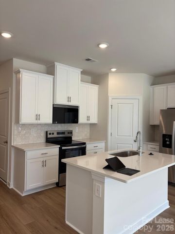 9025 Foggy Brook Loop, Charlotte, NC 28216