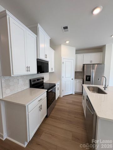 9025 Foggy Brook Loop, Charlotte, NC 28216