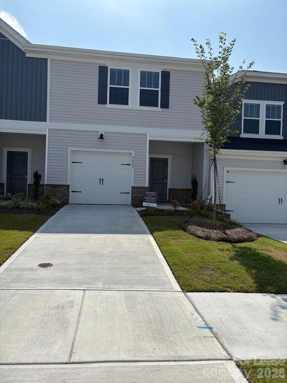 9025 Foggy Brook Loop, Charlotte, NC 28216
