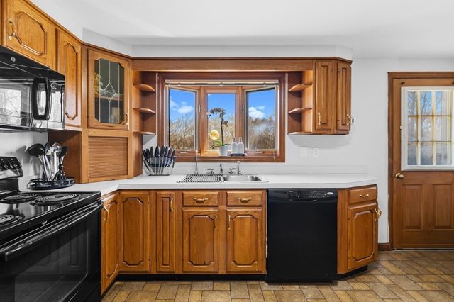 415 Chase Rd, Dartmouth, MA 02747