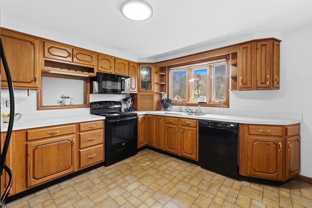 415 Chase Rd, Dartmouth, MA 02747