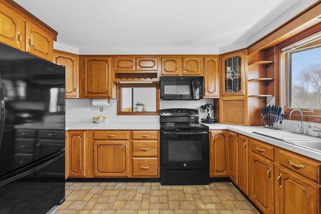 415 Chase Rd, Dartmouth, MA 02747