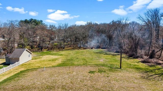 415 Chase Rd, Dartmouth, MA 02747