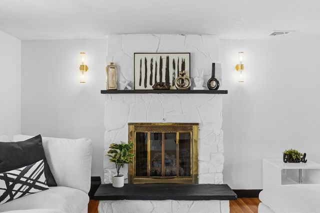 415 Chase Rd, Dartmouth, MA 02747