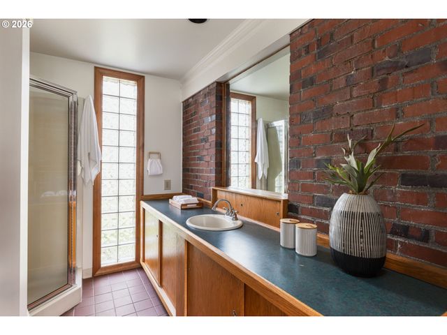 3365 Ne ALAMEDA St, Portland, OR 97212