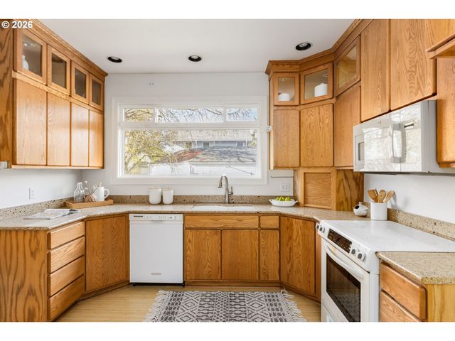 3365 Ne ALAMEDA St, Portland, OR 97212