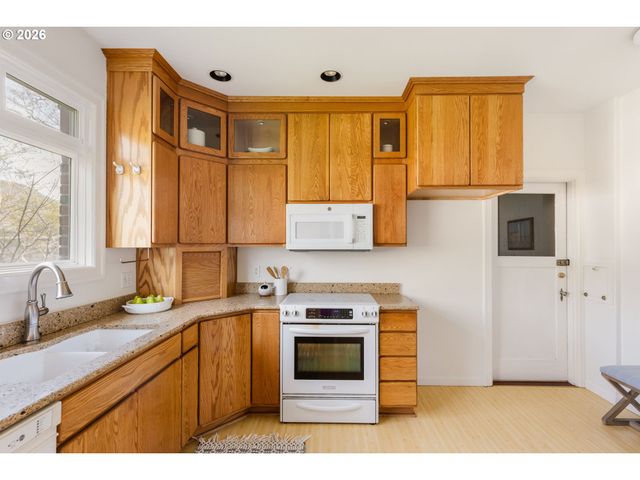 3365 Ne ALAMEDA St, Portland, OR 97212