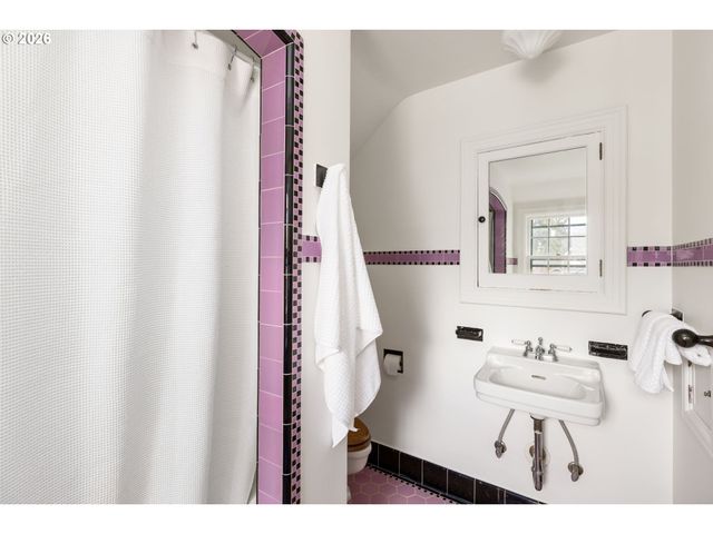 3365 Ne ALAMEDA St, Portland, OR 97212