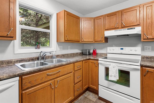 2067 N 400 East Road, Lafayette, IN 47905